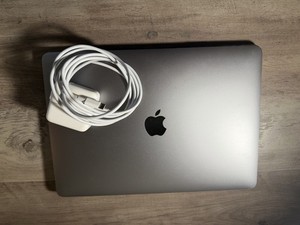 Apple MacBook Air 2020 13" M1 8GB RAM 256GB SSD Gray 7-Core GPU USB-C