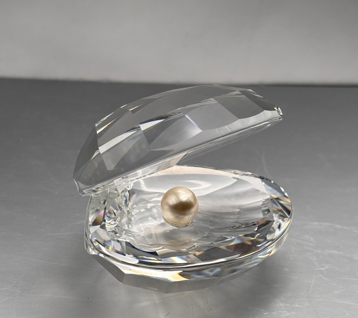 Retired Swarovski Crystal Figurine Aquatic Worlds Open Clam Shell