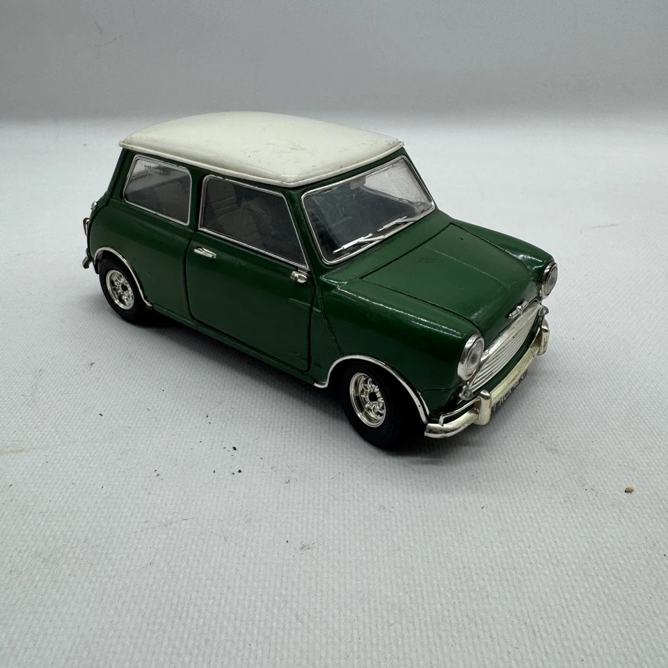 Mini Cooper S 1964 Model Car Green - Solido - Scale 1:16 "Diecast" - Image 2 of 4