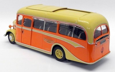 Sun Star 1/24 Scale Model Bus 5001 - Bedford OB Duple Vista Coach