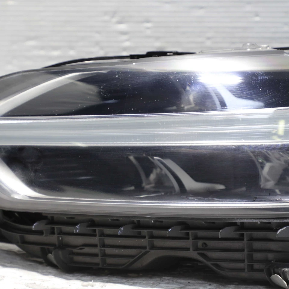 2018-2022 Volvo XC60 Full LED System Left Side Headlight Assembly OEM 32228488 - Image 4 of 4