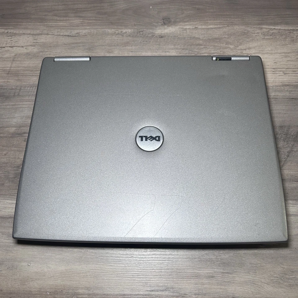 Laptop Dell Windows 98SE - Puerto paralelo - Puerto serie de 9 pines - RS232 - Buena batería CA Foto 2 de 4