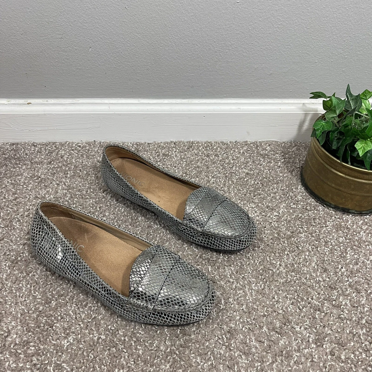 VIONIC Slip On Loafers Shoe Flats Larrun Metallic Gunmetal Snake Size US 7.5