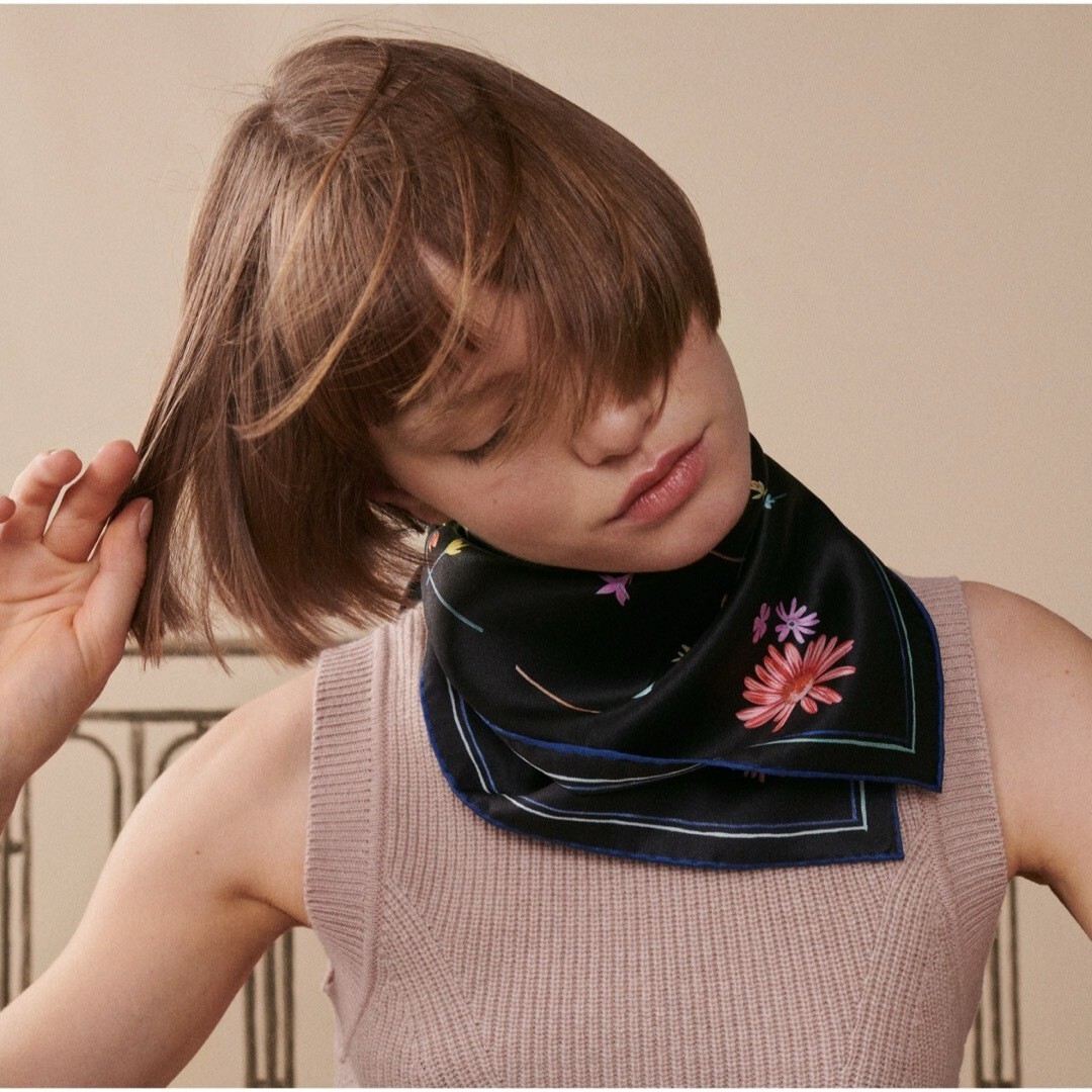 HERMES カレ70 アイ・ライク・フラワーズ 黒 HERMES Carre 70 with Box Silk Scarf I Like Flowers by Leigh Cooke
