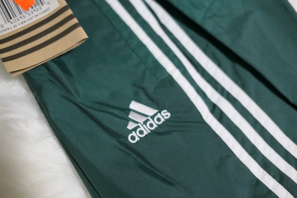 Nuevo con etiquetas Raro Adidas Vintage Nylon Verde Bosque Pantalones de Pista Juveniles Grandes YL Foto 3 de 4