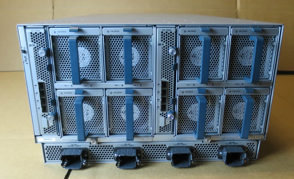 Cisco UCS5108 + 8x B200 M2 Blade Servers 16x SIX-CORE 2.40GHz,192Gb RAM,10Gb VIC - Image 3 of 4