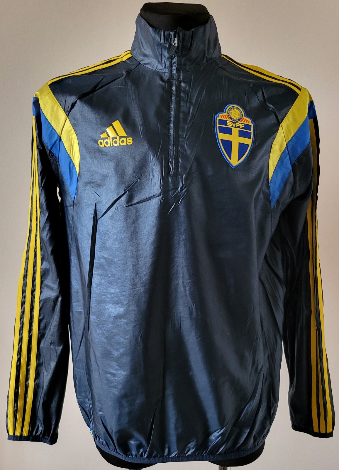 Sweden 2014 - 2015 Training football Adidas Ultra Light Jersey size Medium