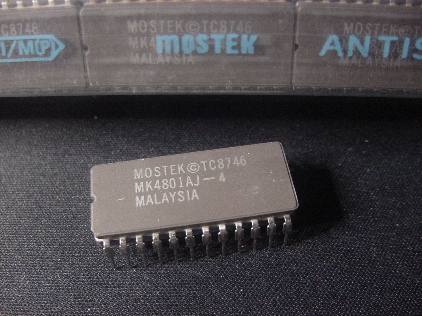 NEW OLD STOCK MOSTEK MK4801 AJ-4 1K X 8 SRAM 8PCS