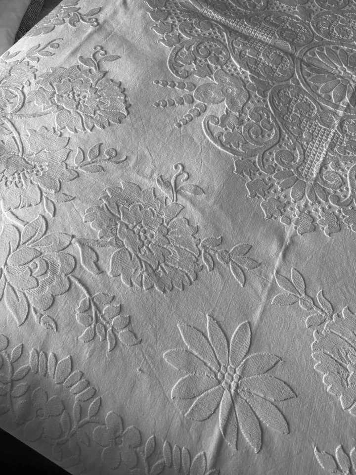 Linge ancien Couvre Lit Décor De Magnifique De Rosaces Et Médaillon Central - Photo 4/4