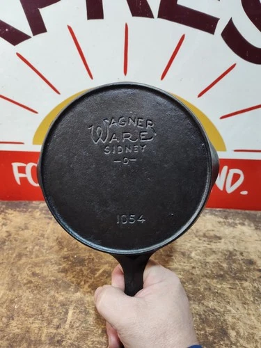 Fully Restored Wagner Ware #4 Cast Iron Skillet Frying Pan  Seasoned Flat