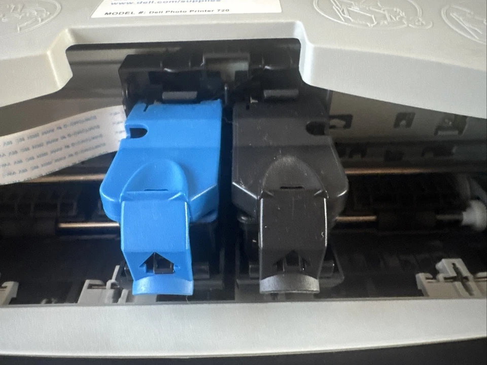 Impresora de inyección de tinta Dell 720 - VENTANAS - IMPRESIÓN EN COLOR Y BLANCO Y NEGRO USB Foto 4 de 4