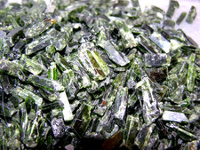 Chrome diopside crystal Russian mixed grade 25 carat lots 3-12 MM