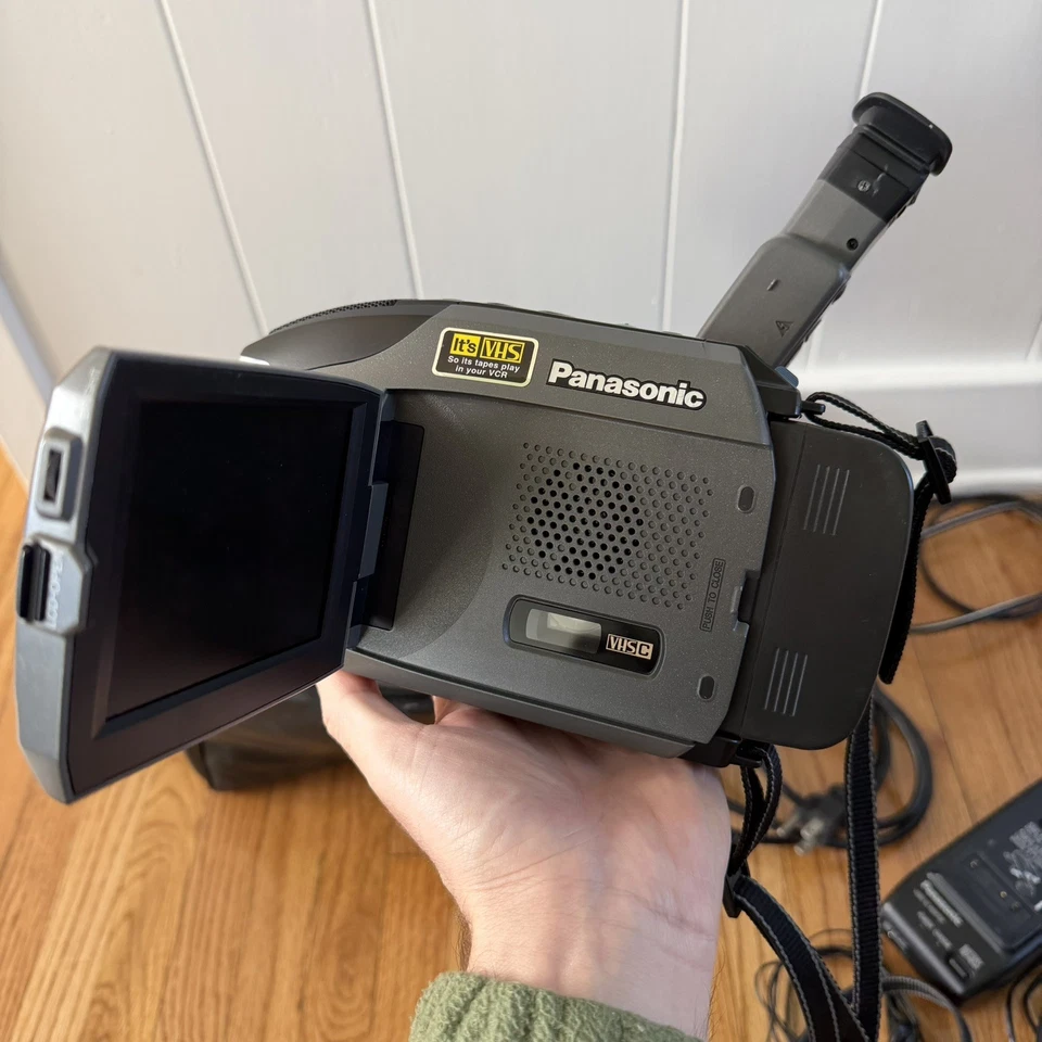 Panasonic PV-L650D PalmSight Palmcorder VHS-C Video Camera Camcorder Untested - Image 3 of 4