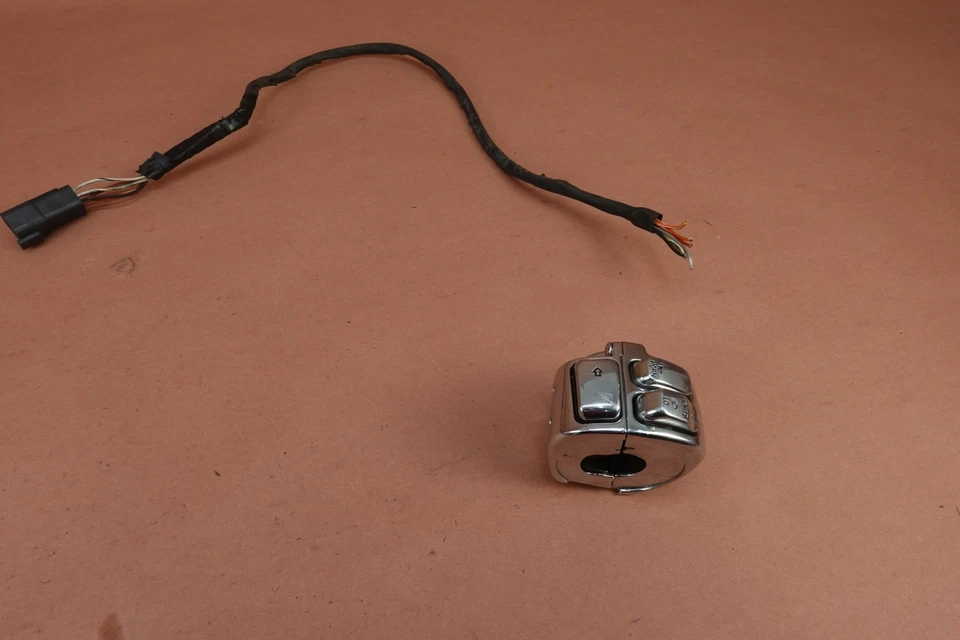 2000-2006 Harley Davidson FLSTFI Fat Boy LEFT HAND CONTROL SWITCH - Image 4 of 4