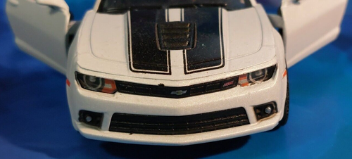 2014 Chevrolet Camaro White Kinsmart Toy Model 1/38 Scale Diecast Car Unboxed - Picture 2 of 5