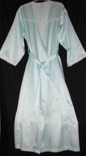 Vintage Barbizon Robe Embroidered Flowers with lace trim Designed Robe size M