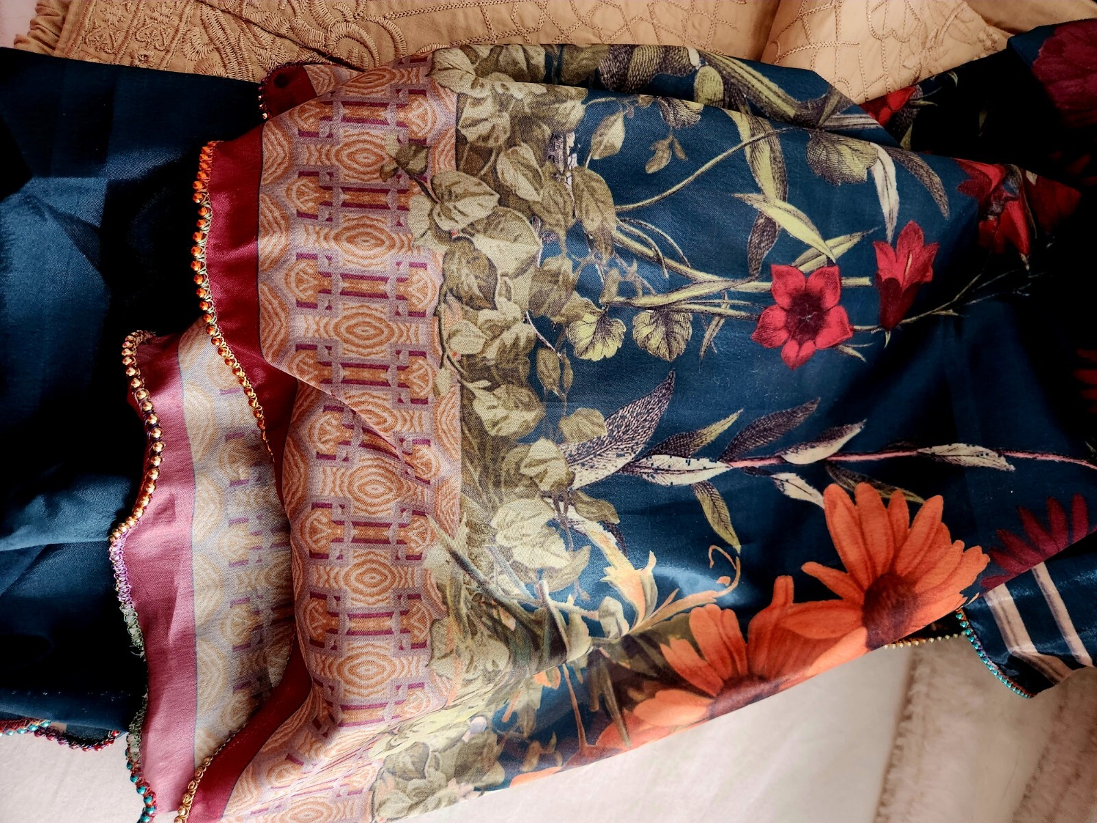 Pakistani Shalwar Kameez - image 8