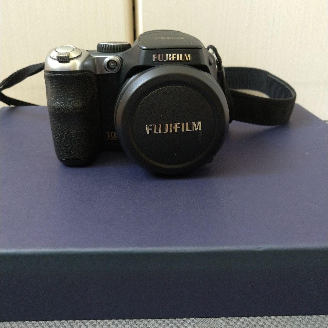 Fujifilm Finepix S8100 Digital Camera 18x Optical Zoom 10MP
