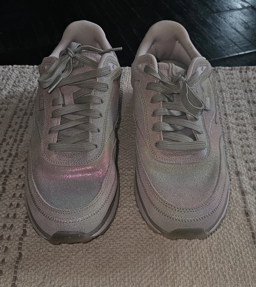 Fila Holographic Sneakers with Suede Overlay and Cushioned Sole Size 9 - Image 2 of 4