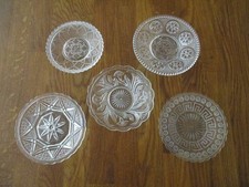 5 x kleine Teller Anbietteller Pressglas alt Jugendstil Sterne Liliendekor