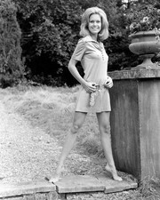 Suzanna Leigh Barefoot Lust For A Vampire Hammer Horror 8x10 Pin Up Photo Suzanna Leigh Barefoot Lust For A Vampire Hammer Horror 8x10 Pin Up Photo