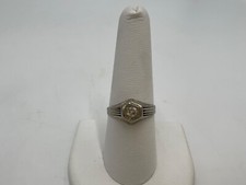 t744 Beautiful Vintage White Gold Cubic Zirconia Ring