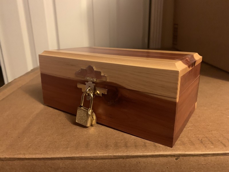 Small Wooden Pet Urn Lock Box Casket Dog Cat 7x4x2.5 Inch With Lock And Keys