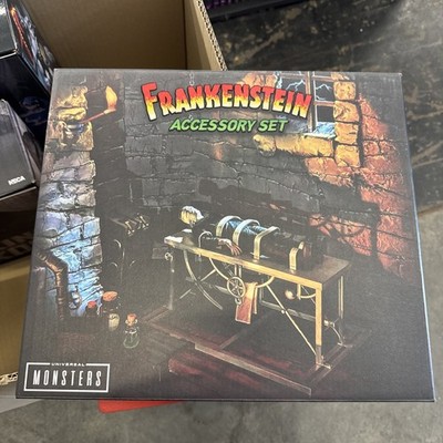 Universal Monsters Zubehör-Set für Frankenstein Actionfiguren