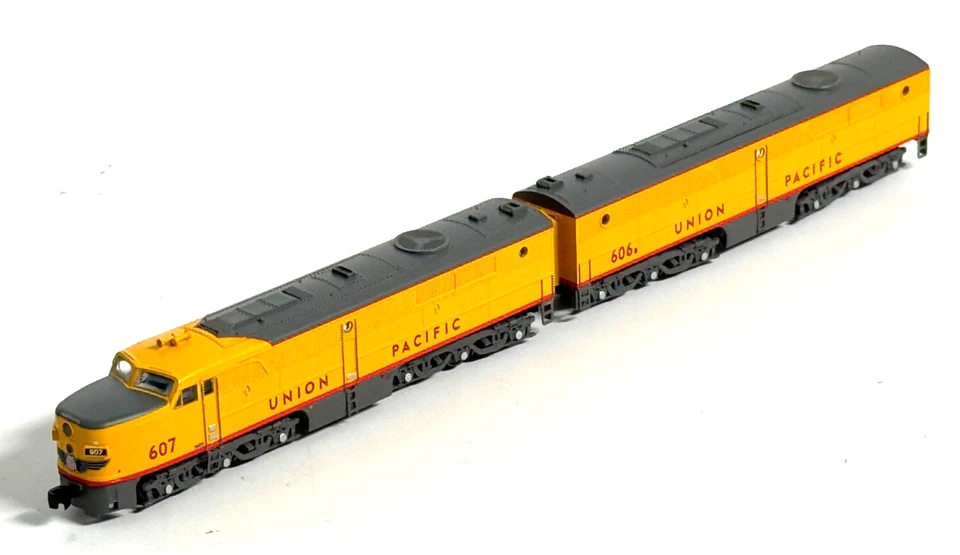 AZL 64400-SET ALCO PA1 Union Pacific Locomotive Both A & B units are Powered NEW - Image 3 of 4