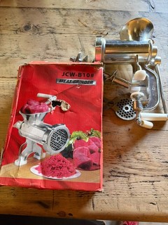TABLE TOP MEAT GRINDER/MINCER BNIB