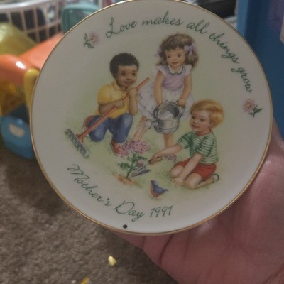 Avon Mother's Day 1991 Love Makes All Things Grow Collector Plate Decorative