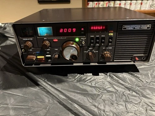 Vintage Yaesu FRG-7000 Communication Receiver Ham Radio - Hard to Find Powers up