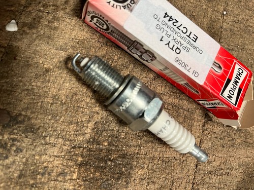 Fits Champion Land Rover RN12YC ETC7244 Spark plug F24 - Picture 7 of 7