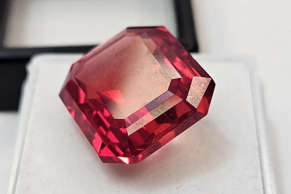 Fabulous Spinel Red Emerald Cut 20-22 Ct Natural Loose Gemstone For Pendant - Image 2 of 4