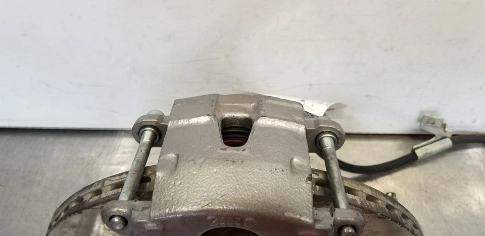 PINZA DE FRENO DELANTERO DERECHO GMC TYPHOON 93 Foto 3 de 4