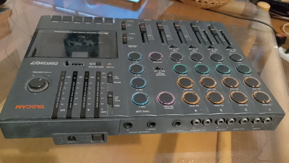 Tascam Porta 07 ministudio cassette multitrack recorder - Imagen 3 de 4