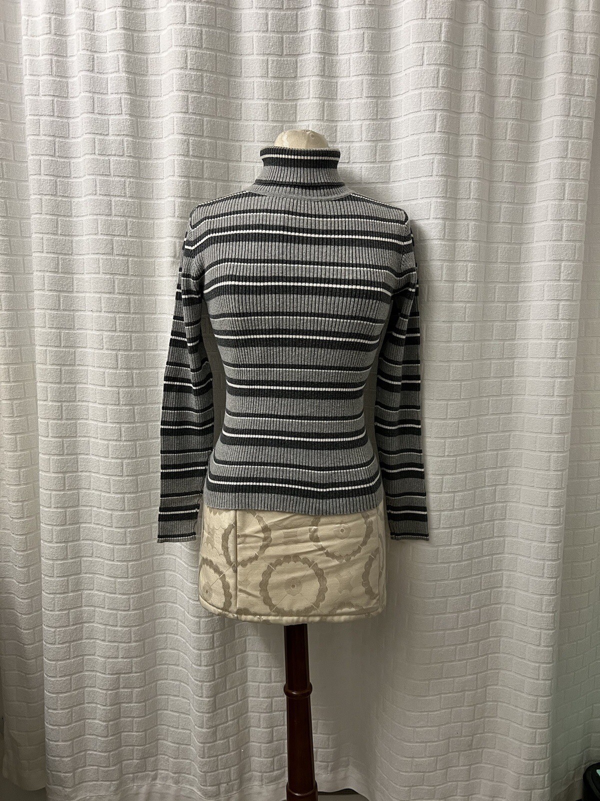 GAP Women's Sleeveless Stripe Knit Top - Soft Stretch Fabric, Slim Fit, Machine Washable - View #2