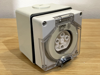 Clipsal Industrial 56 Series Round 4 Pin 20A Wall Socket & Enclosure 56C420