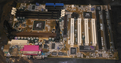 ASUS P3V133 Slot 1 ATX Mainboard 1.13 via VT82C693A Apollo Pro 133 AGP PCI ISA