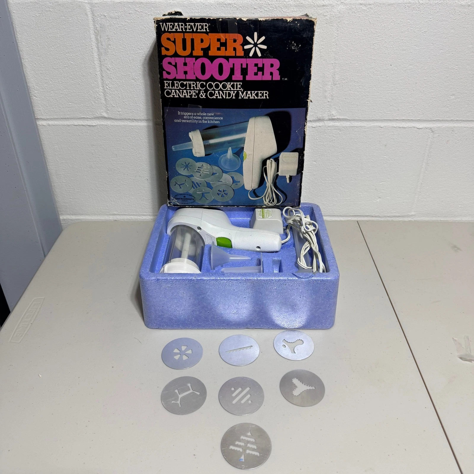 Vintage Wear-Ever Super Shooter Electric Cookie Canape Candy Maker 70001
