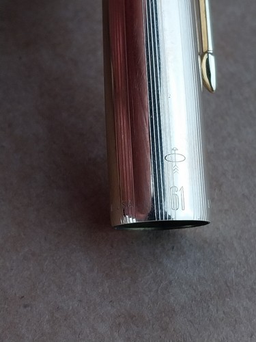 Penna stilografica vintage Parker 61 nera 1/10 tappo pieno oro 12 carati - Foto 11 di 15