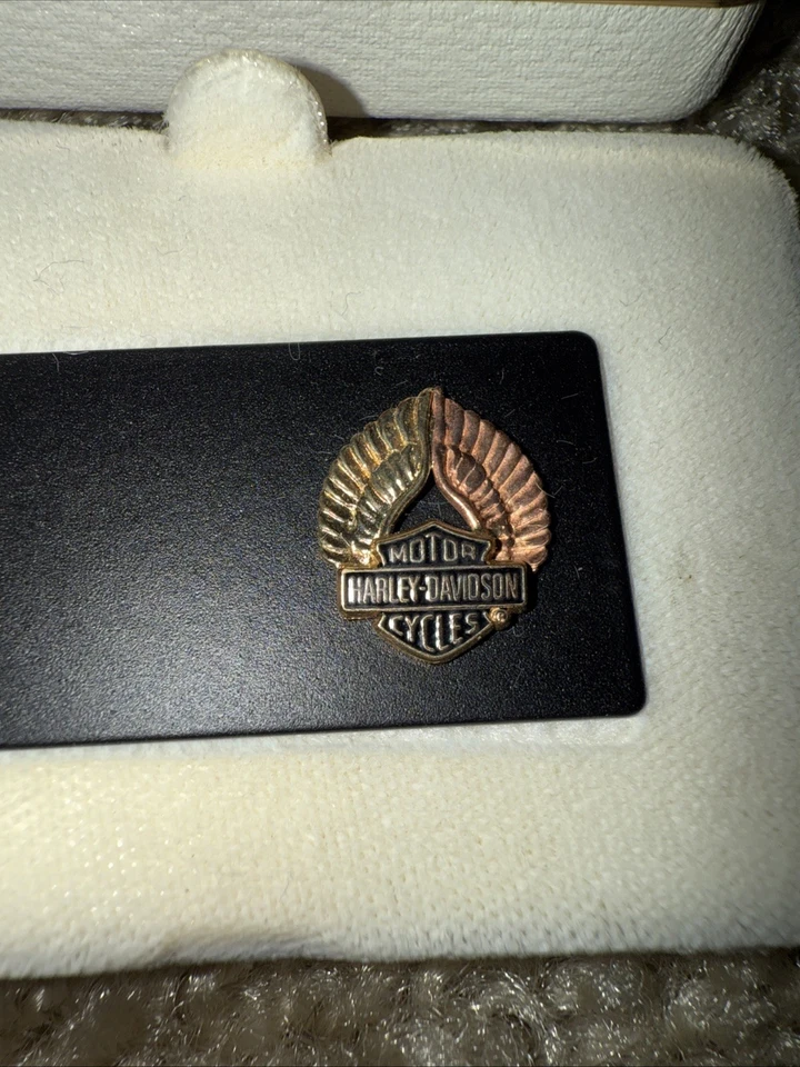 Harley Davidson Black Hills Stamper Yellow, Rose, Green Hue Gold Money Clip - Image 3 of 4