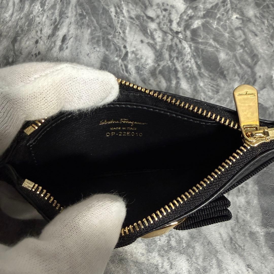 Extremely Beautiful Condition Ferragamo Current V… - image 13
