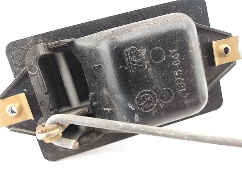 Actuador de pestillo de puerta derecha para pasajero delantero BMW 318i E30 sedán compatible con 1987-1991 Foto 4 de 4