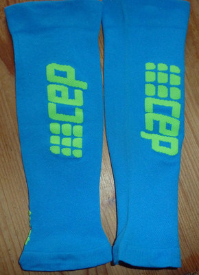CEP Sport- Lauf-Stulpen, Sleeves, men, Größe III, neon-blau, Kompression