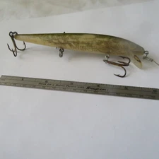 FISHING LURE REBEL 5½" MINNOW GREEN BACK & WHITE WITH GREEN MARKINGS GREAT COLOR