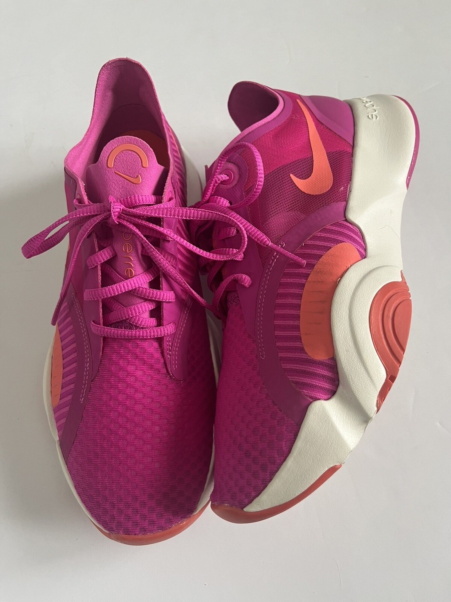 nike training superrep go sneakers in pink