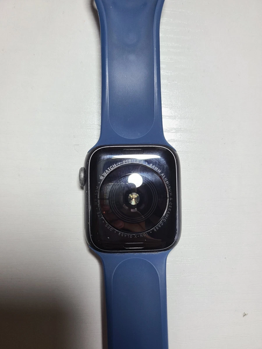 Series 4 space grey store aluminum case black sport band