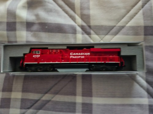 Nuevo Kato CP GE ES44AC #8700 Cat #176-8934 escala N | Condition: New