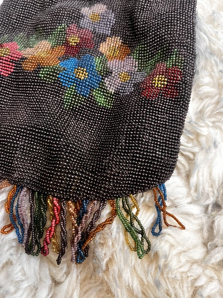 ANTIGA BOLSA VITORIANA MICRO FRISADA CINCH SACK BOLSA FLORAL Borlas Multicoloridas - Imagem 3 de 4